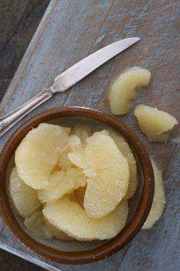 taze sağlıklı greyfurt hazırlanıyor