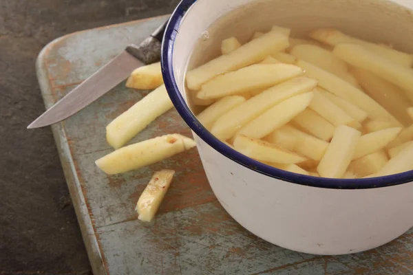 Batatas Fritas Não Cozidas Mesa — Fotografia de Stock