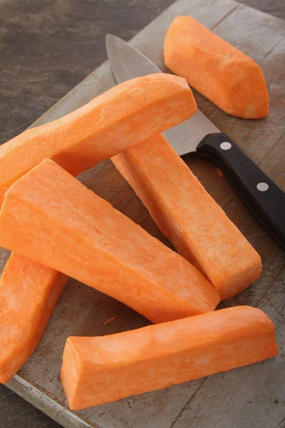 Preparing Fresh Healthy Carrots — Stock Photo, Image