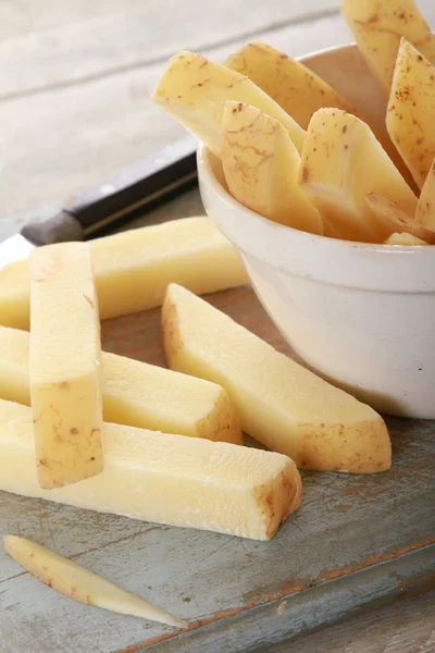 Pommes Terre Frites Non Cuites Sur Table — Photo