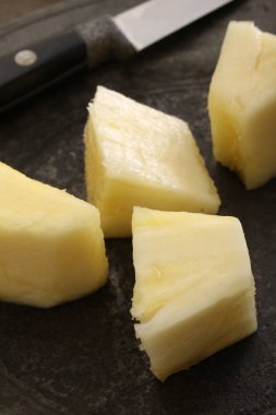 sağlıklı ananas parçaları hazır