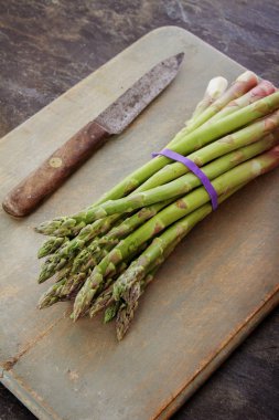 hazırlama taze kuşkonmaz spears