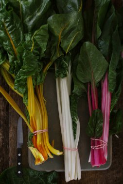 sağlıklı taze pazı hazırlanıyor