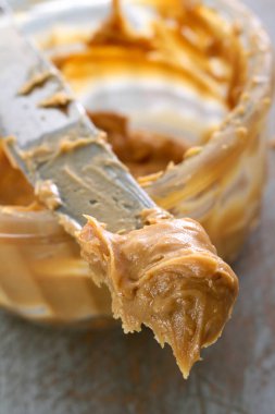 fıstık ezmesi kase yaymak