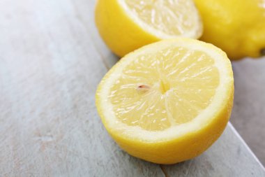 sağlıklı taze limon hazırlanıyor