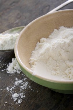 kabın içinde buğday unu 