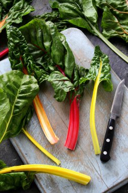 taze sağlıklı pazı hazırlanıyor