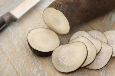 taze siyah turp hazırlanıyor