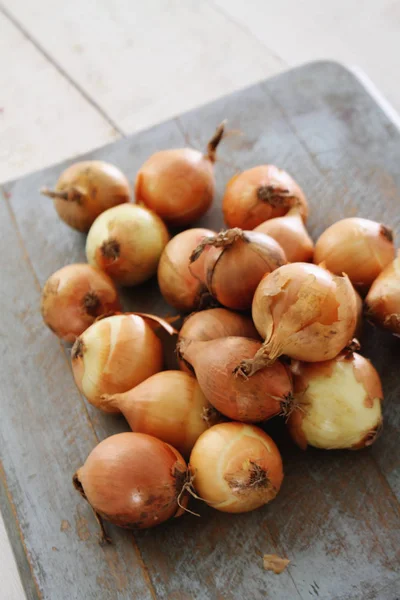 Preparing Raw Healthy Onions — Stock Photo, Image