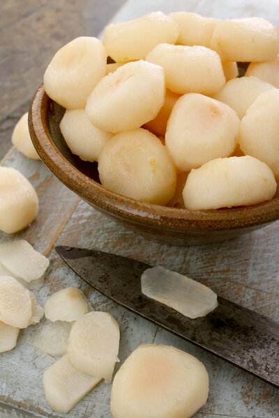 peeled water chestnuts in the bowl