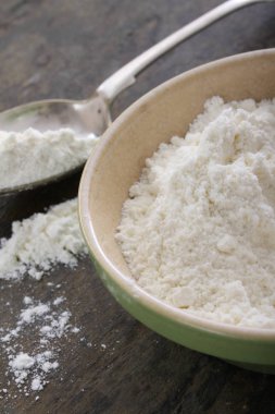 kabın içinde buğday unu 