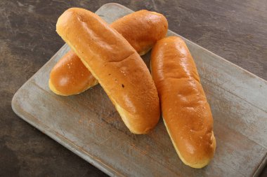 börek parmak ahşap tahta üzerinde rulo