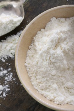 kabın içinde buğday unu 