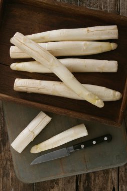 hazırlama taze beyaz kuşkonmaz spears