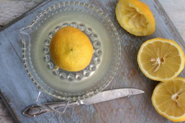 sağlıklı taze limon hazırlanıyor