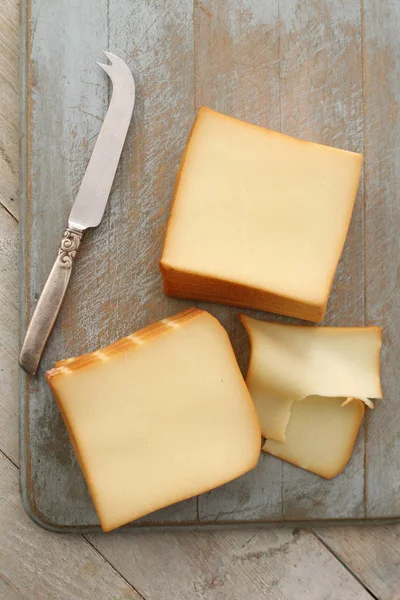 Κομμένο Μερίδες Νόστιμο Τυρί — Φωτογραφία Αρχείου