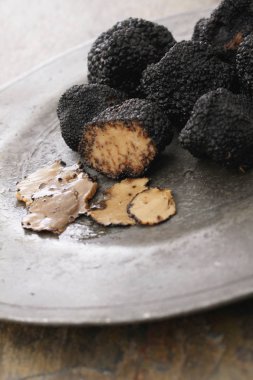 taze siyah truffle hazırlanıyor