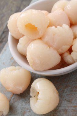 taze soyulmuş lychees kalaylı