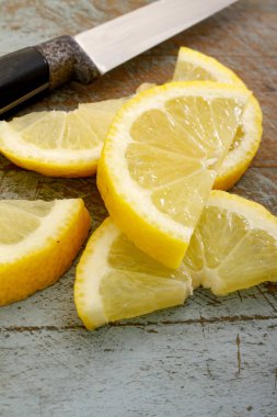 sağlıklı taze limon hazırlanıyor