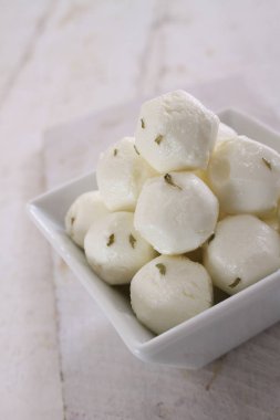 Taze sağlıklı keçi peyniri