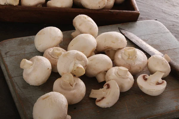 Champignons Frais Non Cuits Sur Table — Photo