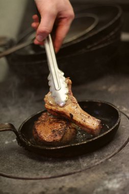 soba üzerinde et pişirme