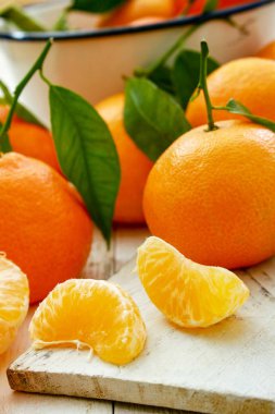 Clementine turuncu meyve masada