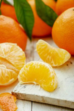 Clementine turuncu meyve masada