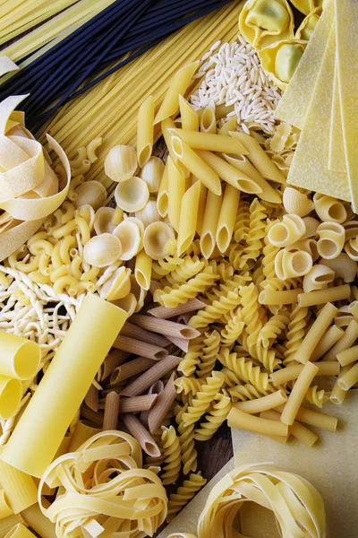 Pasta Fresca Sin Cocer Sobre Mesa — Foto de Stock