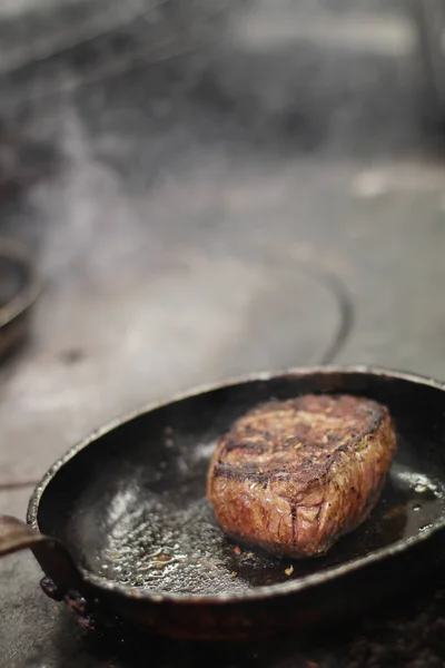 Cocinar Carne Estufa — Foto de Stock