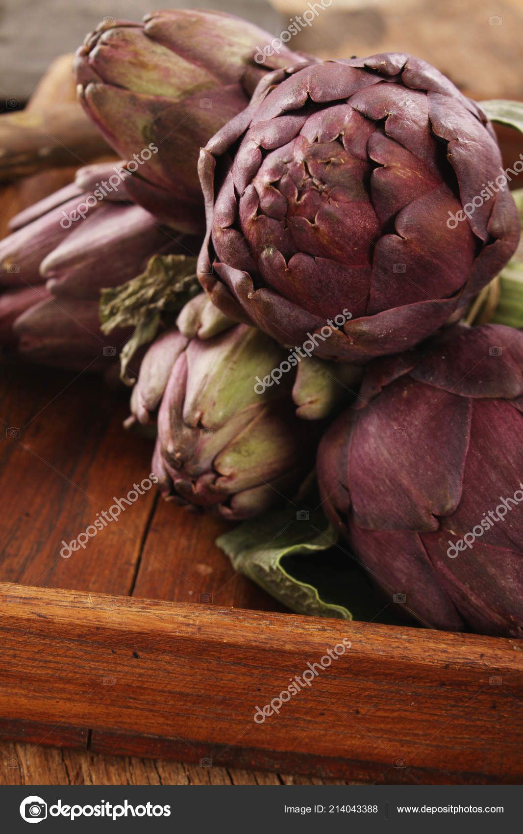 Preparing Fresh Healthy Artichokes — Stock Photo © neillangan 214043388