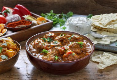 Geleneksel Hint köri yemek