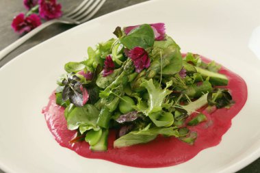 sağlıklı kaplama pancar salatası