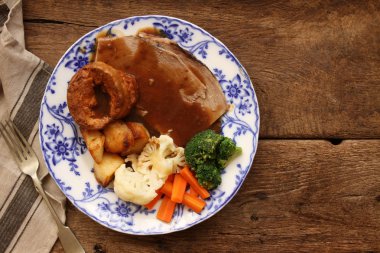 geleneksel kızartma sığır eti yemek