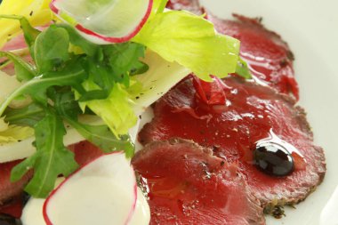 Dana carpaccio meze tabağı