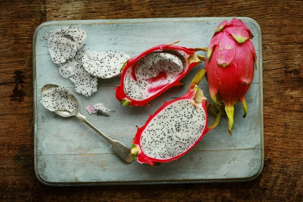 Dragonfruit Fresco Rodajas Sobre Tabla Cortar — Foto de Stock