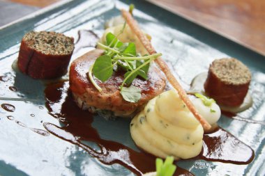 taze domuz eti yemek kaplama