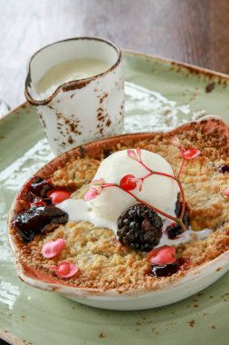 deconstructed elma meyve pasta tatlı