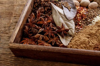 Taze kurutulmuş karışık baharat