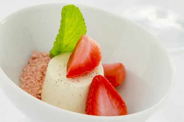 Vanilla Panna Cotta Dessert Strawberries — Stock Photo, Image