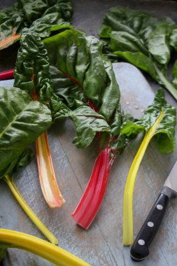 taze sağlıklı pazı hazırlanıyor