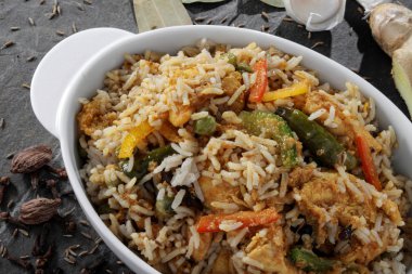 geleneksel Hint biryani pirinç