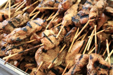 Mini tavuk kebap şişleri