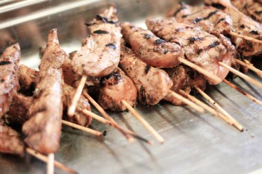 Mini tavuk kebap şişleri