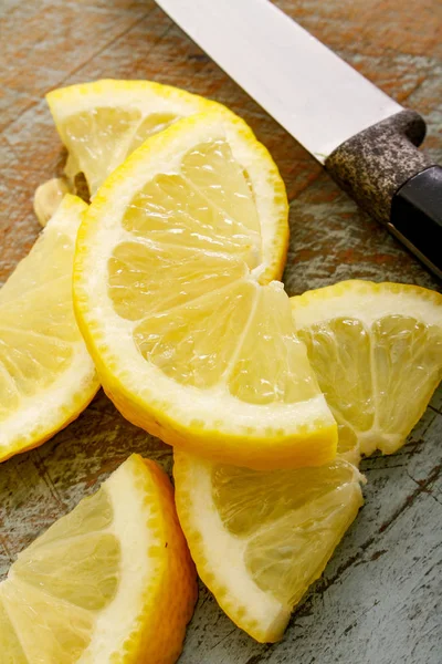 Приготовление Здоровых Свежих Лимонов — стоковое фото