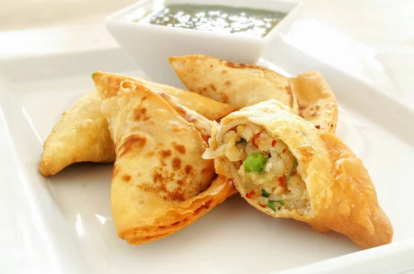 Fresh Tasty Traditional Indian Samosas — Stock Photo, Image