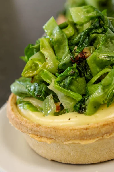 Braised Cabbage Cheese Tartlet — Stock Photo, Image