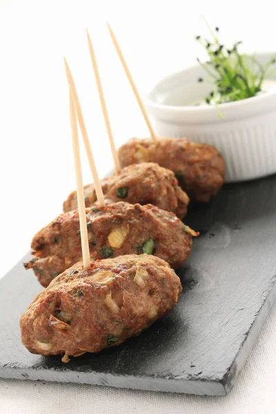 Mini Köfte Schaschliks Canape Starter — Stockfoto