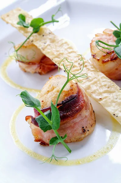 Bacon Wrapped Scallop Appetizer — Stock Photo, Image