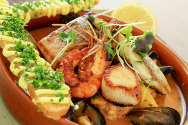 geleneksel buillabaise balık çorbası